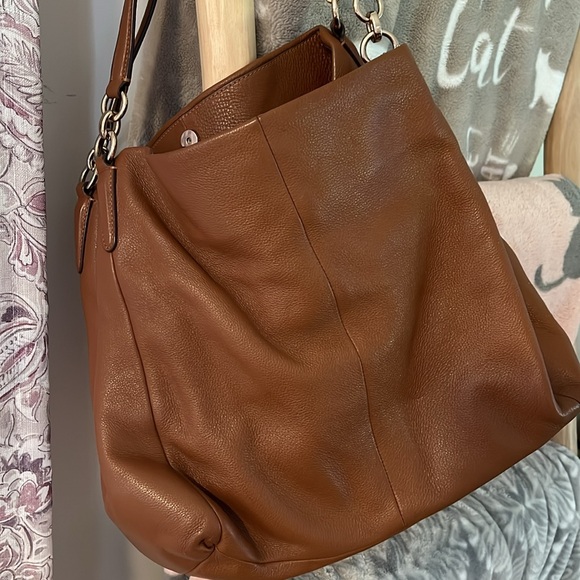 Coach camel brown handbag. - Picture 2 of 5